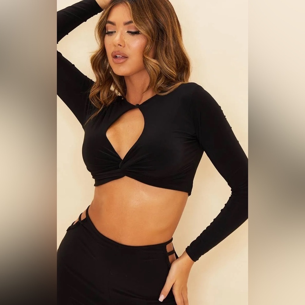 PrettyLittleThing Women’s Black Slinky Cross Front Key Hole Long Sleeve Crop Top